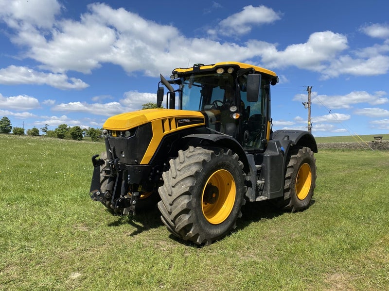 2023 JCB FASTRAC 4220 Carousel 1