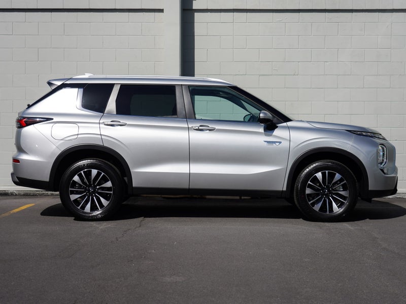 2026 Mitsubishi Outlander PHEV LS 4WD, photo 3