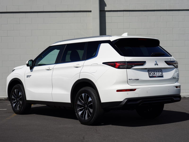 2026 Mitsubishi Outlander PHEV LS 4WD, photo 2