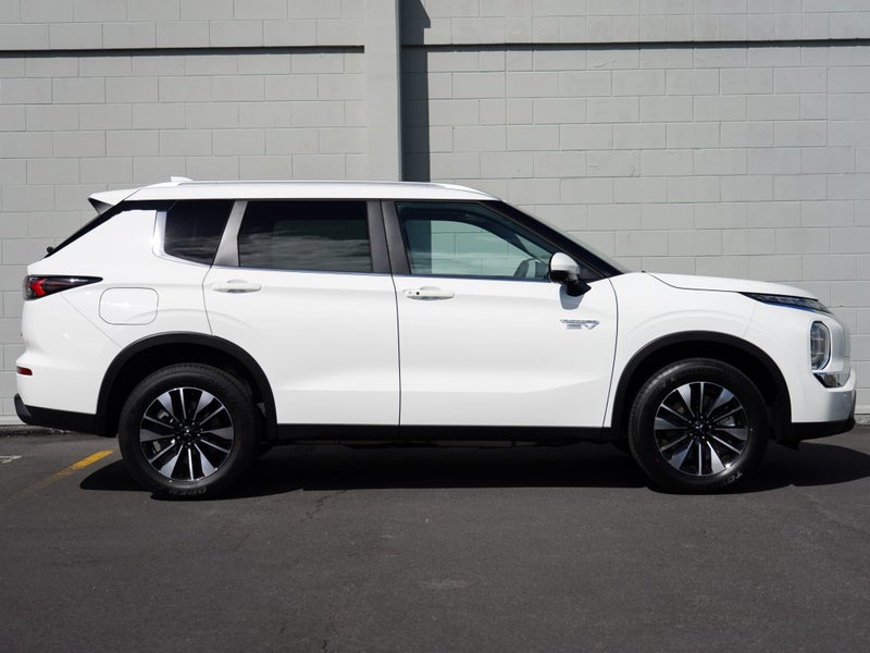 2026 Mitsubishi Outlander PHEV LS 4WD, photo 3