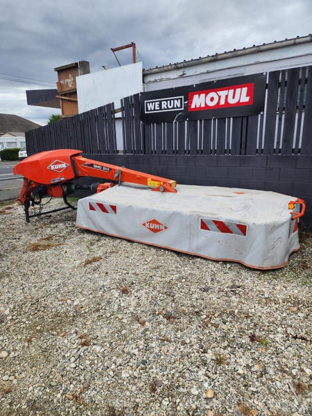 Used 2022 Kuhn GMD 3111 Rear Disc Mower ($12,900 + GST) Carousel 1