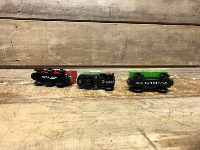 Thomas the Tank Engine Collection - Skarloey, Madge, Blasting Cap Car Carousel 3