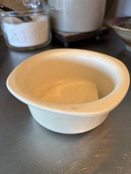 A lovely creamy ANCHOR HOCKING Bowl Carousel 1
