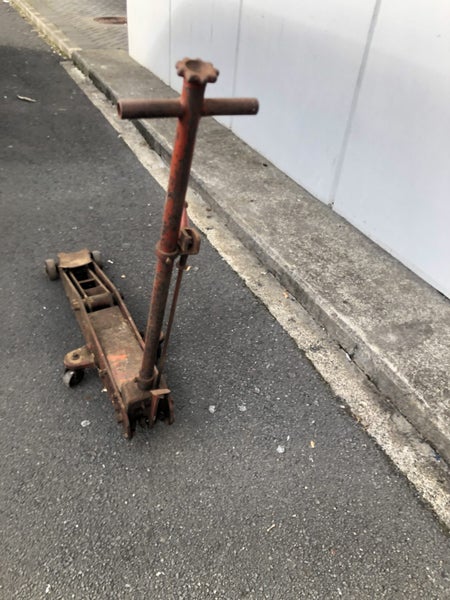 BIG Industrial Vintage Floor Jack Carousel 2