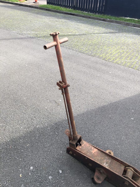 BIG Industrial Vintage Floor Jack Carousel 5