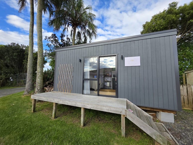 Modern 6m x 3m Tiny Home / Studio / Beauty Room Carousel 2