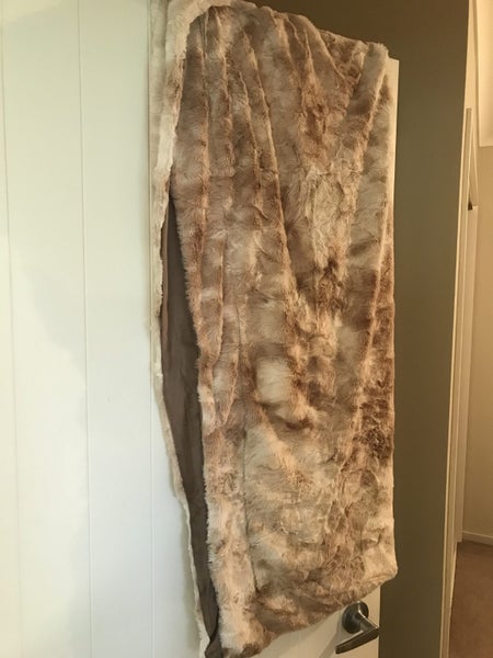 SUMPTUOUS BRAND NEW THROW HONEY & CREAM ~ BUYNOW $$36-50 ) Carousel 2