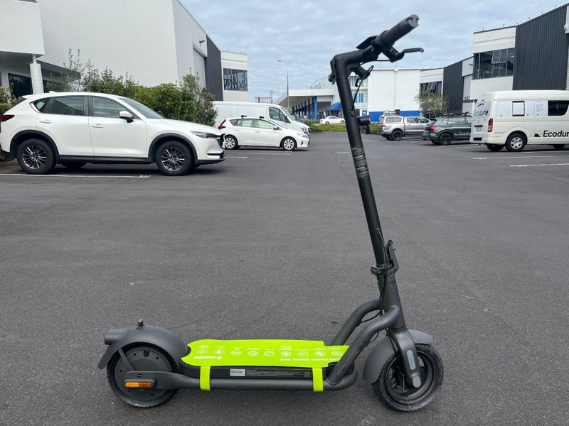 Demo Navee N65I Electric Scooter – Durable Commuter E-Scooter with Long Range Carousel 1