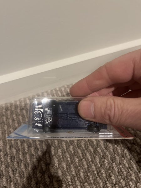 Hot Wheels Nissan Skyline 2000 GTR Super Treasure Hunt Short Card Carousel 6