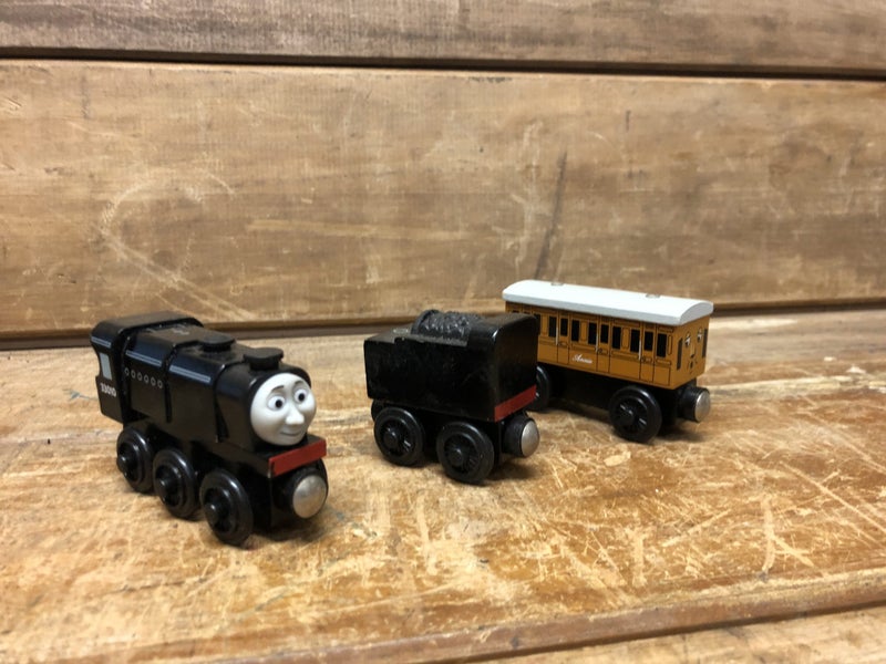 Vintage Thomas the Tank Engine Collection - Neville, Neville's Tender, Annie Carousel 1