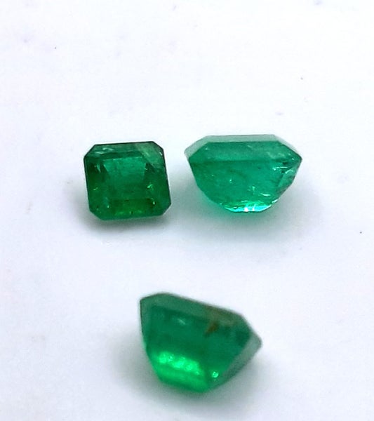Emerald gem stone 3x Carousel 2