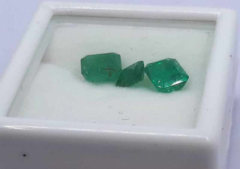 Emerald gem stone 3x Carousel 4