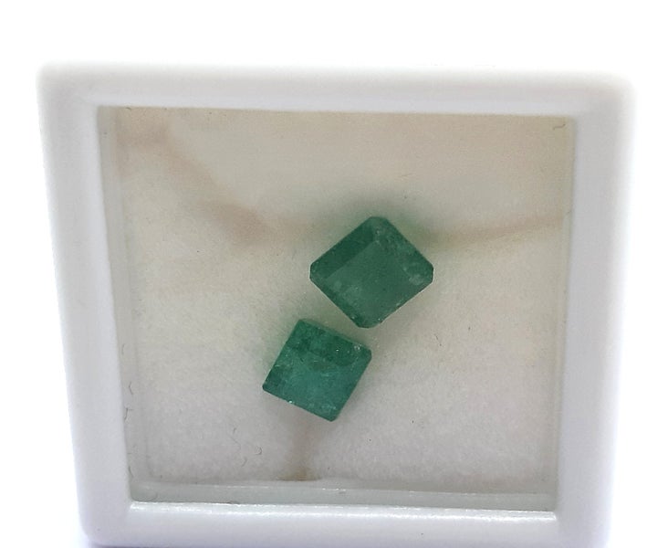 Emerald Gemstone 2 x square shaped Carousel 4