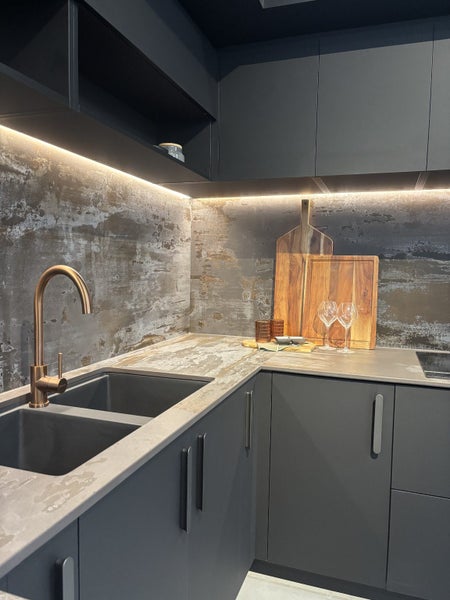 Ex-Showroom kitchen479025816530462721