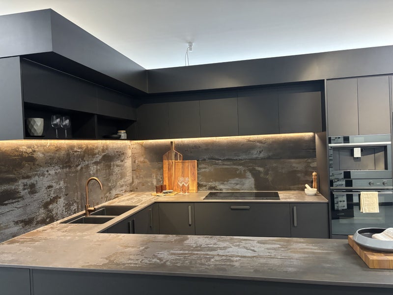 Ex-Showroom kitchen479025816530462722