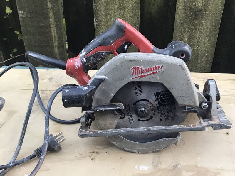 MILWAUKEE CIRCULAR SAW Carousel 1