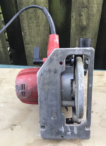 MILWAUKEE CIRCULAR SAW Carousel 6