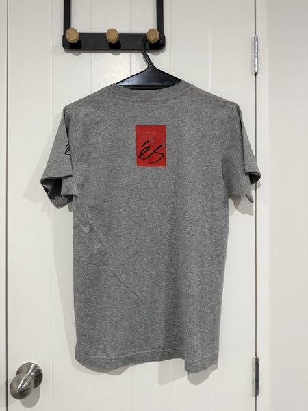 ***$1 Reserve Vintage Early Y2K ES Shortsleeve Box Logo Style Skate Tee - S*** Carousel 2