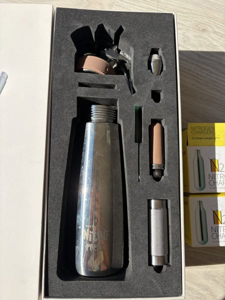 [Near New] Original NitroPress - 500ml + Nitrogen Charger 14 Pack Carousel 3