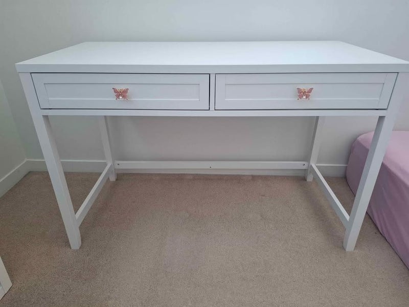 Mocka Cove desk white with butterfly handles NEW Carousel 1