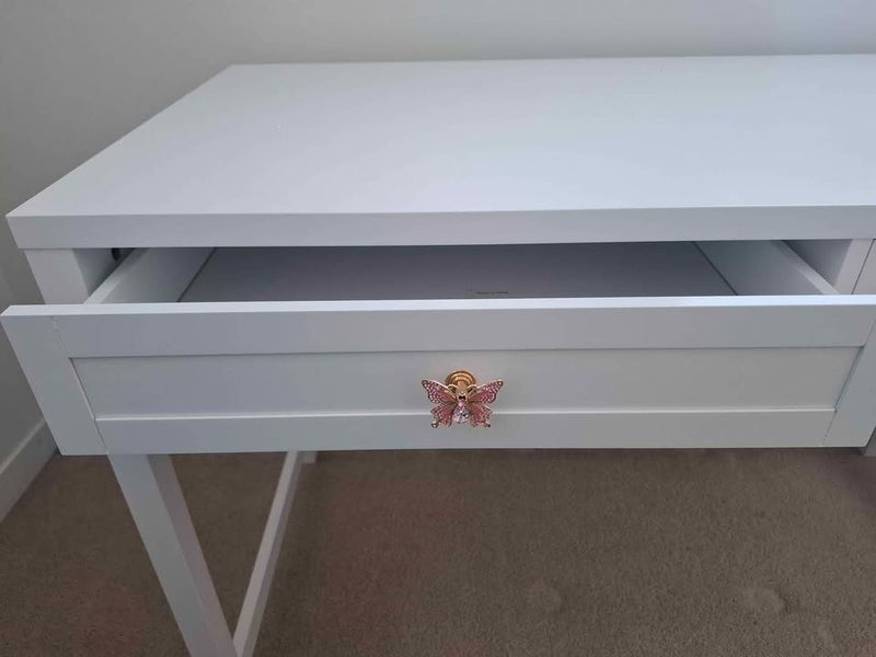 Mocka Cove desk white with butterfly handles NEW Carousel 2