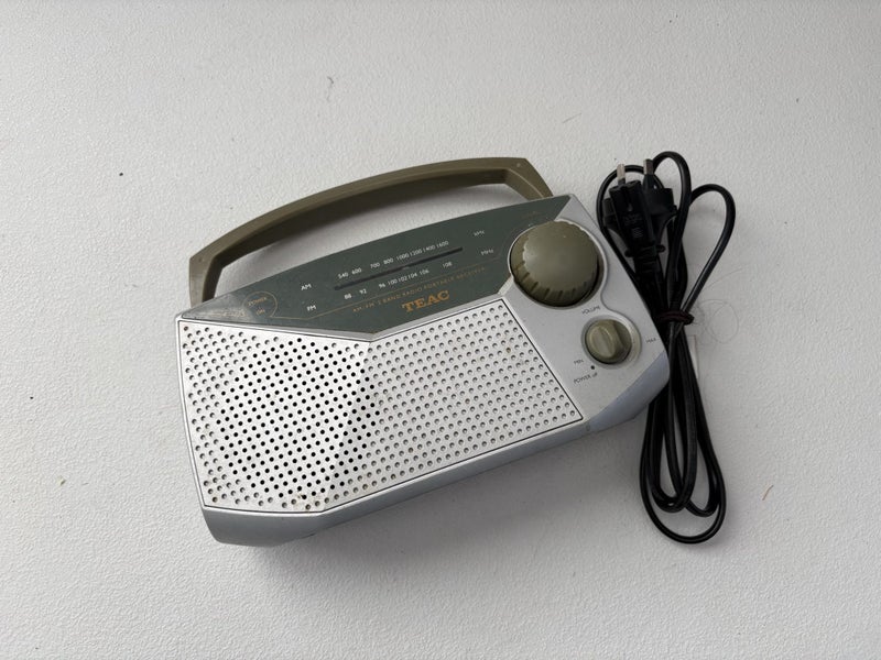 Teac PR-series AM/FM portable radio working Carousel 2