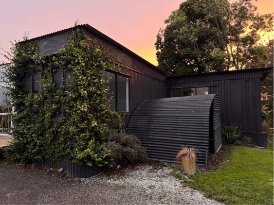 Container home 3 bedroom/1 bathroom Carousel 1