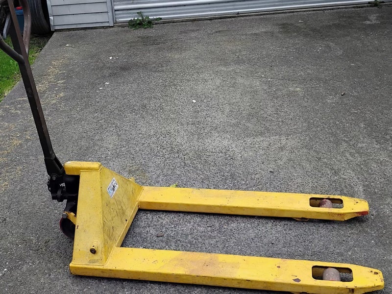 Jiffy pallet jack Carousel 1