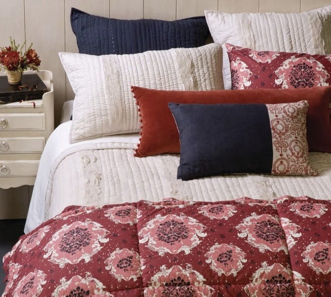 Bianca Lorenne Quilt STUNNING