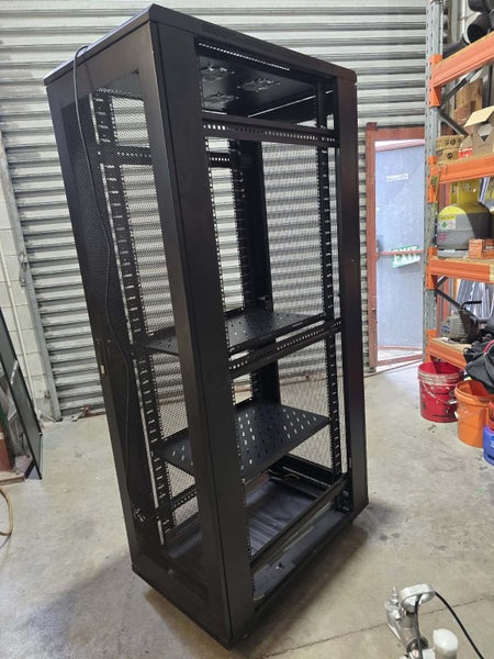 Server Cabinet440938784223416321