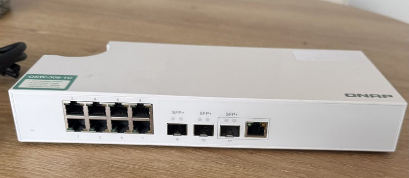 10GbE Switch QNAP QSW-308-1C – 8 Port Gigabit + 3x SFP+ 10G Carousel 1