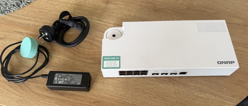 10GbE Switch QNAP QSW-308-1C – 8 Port Gigabit + 3x SFP+ 10G Carousel 2