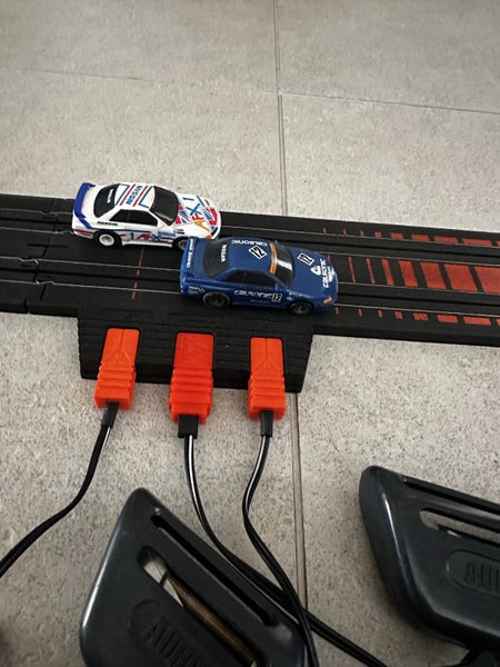 AFX TOMY SKYLINE SLOT CAR SET Carousel 2