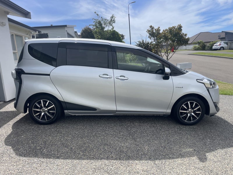 2015 Toyota Sienta Hybrid