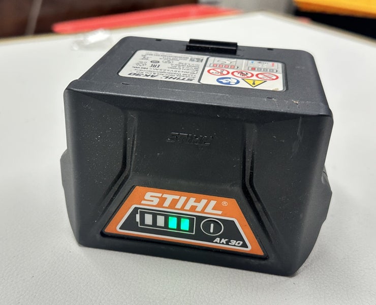 Stihl - AK 30 - Battery - 36V - 5.0AH - (F6) Carousel 1