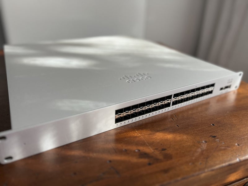 Cisco Meraki 32 Port 10GbE SFP+ Switch MS425 32 $1 Reserve Carousel 2