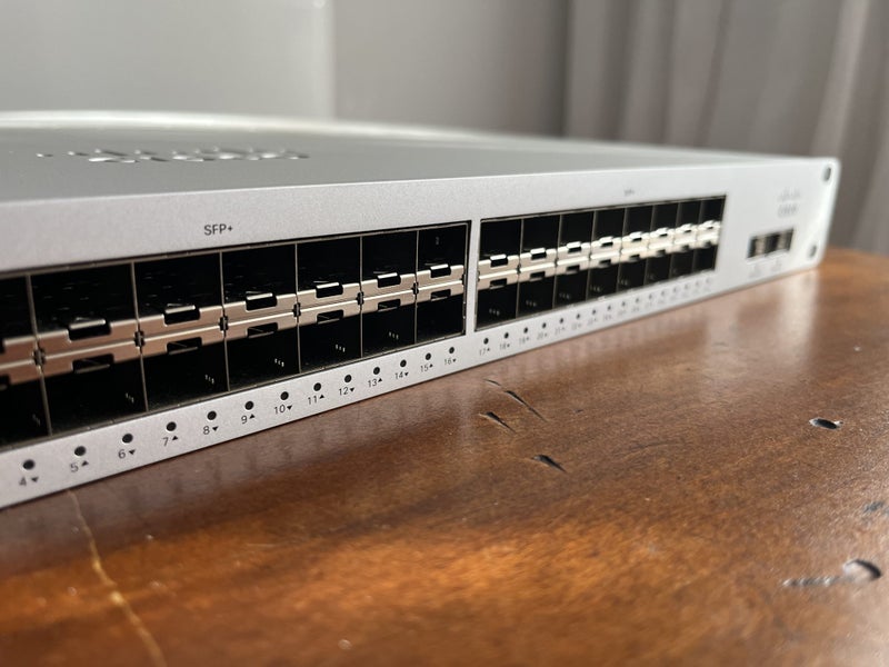 Cisco Meraki 32 Port 10GbE SFP+ Switch MS425 32 $1 Reserve Carousel 1