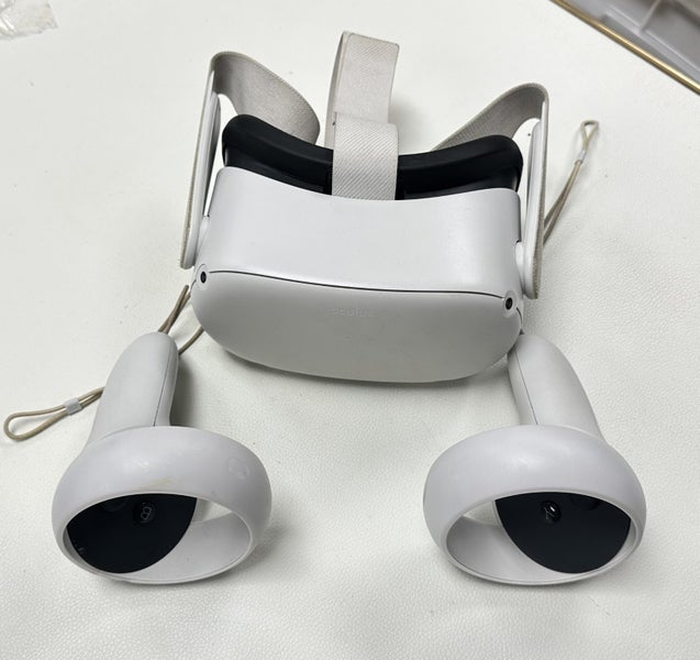 Meta Quest 2 - VR Headset & Controllers - (F6) Carousel 1