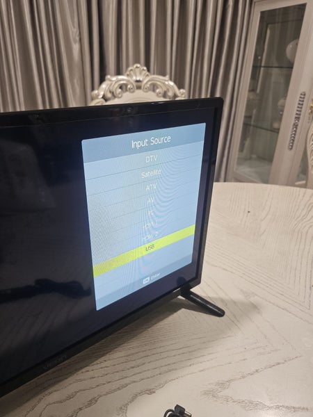 Veon 24 Inch Dual Power Caravan and Home TV Carousel 3