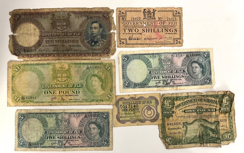 6 x FIJI Islands 1942 to 1965 Assorted Banknotes and one other Carousel 1