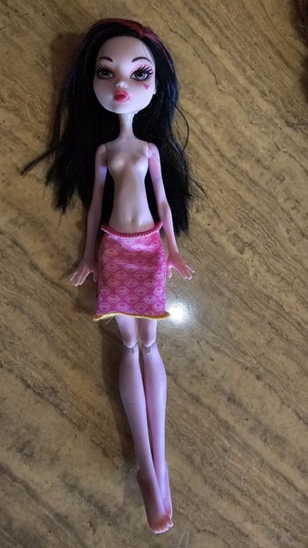 Monster high draculaura doll Carousel 1
