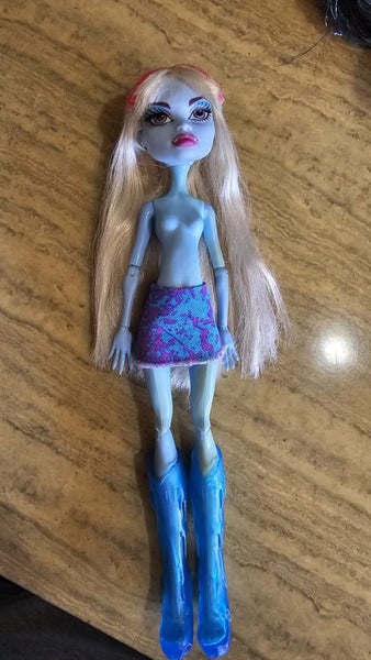 Monster high abbey abominable music festival doll Carousel 1