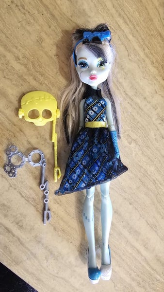 Monster high frankie syltein dance doll & picture day shoes Carousel 1