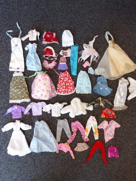 Barbie Accessories and Clothing, Huge Bulk Lot - $1 Reserve Charity Auction! Carousel 2