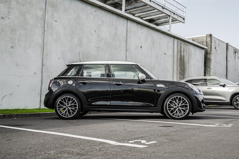 2015 MINI Cooper S 2.0440789290829762564