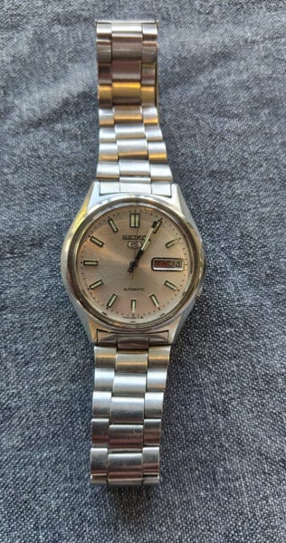 3x watches for parts/repair ($1 reserve) Carousel 4