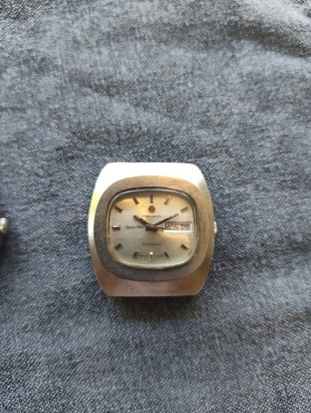 3x watches for parts/repair ($1 reserve) Carousel 2