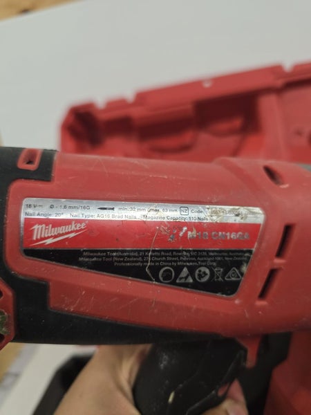 *1$ AUCTION* Milwaukee M18 CN16GA Angled Finish Nailer Carousel 4