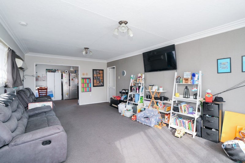 Image 3 of 20
