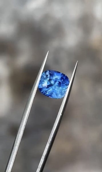Natural Blue Sapphire 4.51ct Cornflower Blue | Certified Sri Lanka Carousel 1